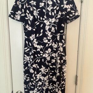 NWT Calvin Klein Elegant Blue and White Floral Dress Size 6